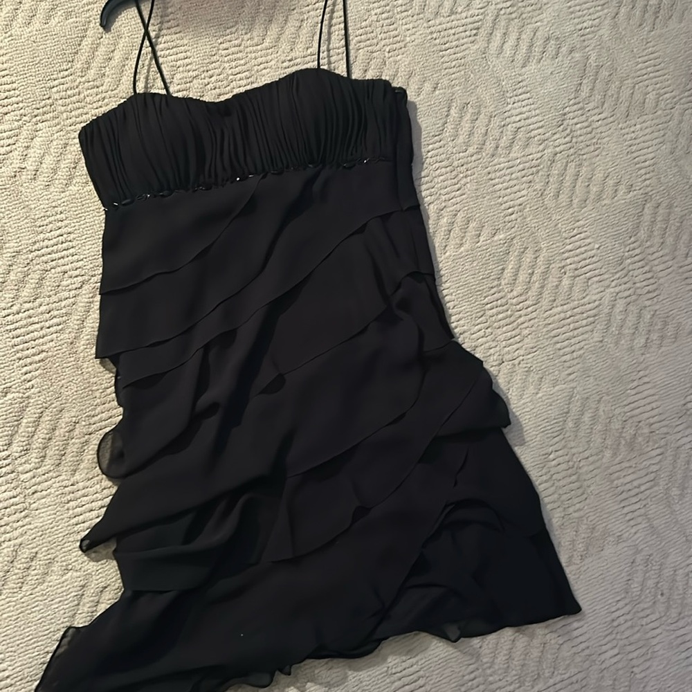 Chic Black Midi Dress with Timeless Elegance
